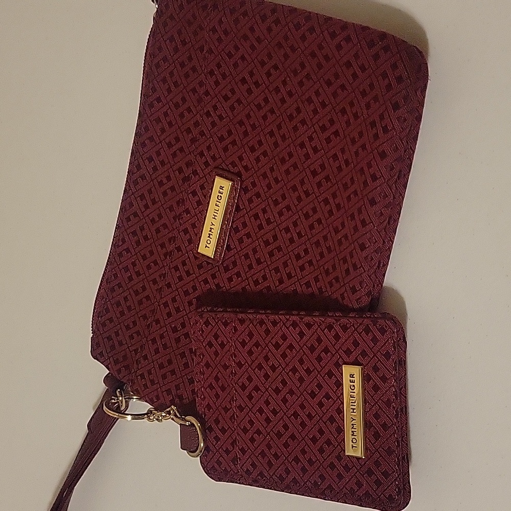 Tommy Hilfiger Women's Burgundy Wristlet and Card Holder Set